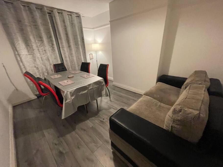 Large Beautiful 3 Bed House In City Of Birmingham Bagian luar foto