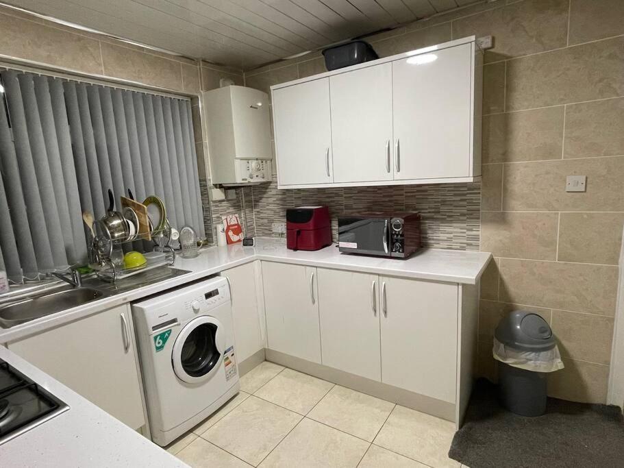 Large Beautiful 3 Bed House In City Of Birmingham Bagian luar foto